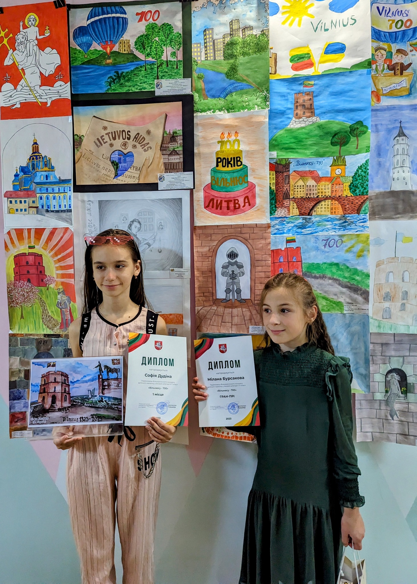 Колектив та читачі Бібліотеки на Алчевських отримали відзнаки Почесного консульства Литовської Республіки
