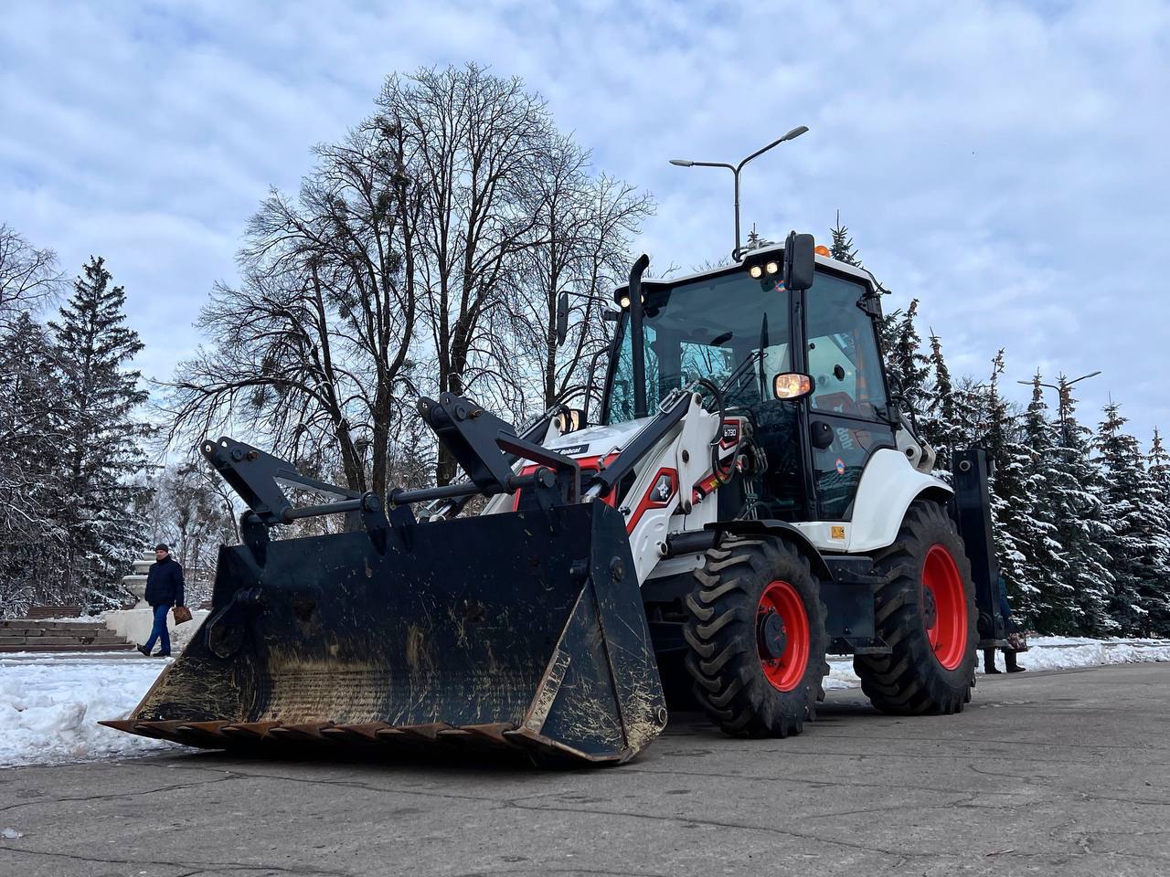 Завдяки участі в обласних конкурсах для Слобожанської громади закуплено комунальну техніку, а також придбано необхідне обладнання для місцевої лікарні