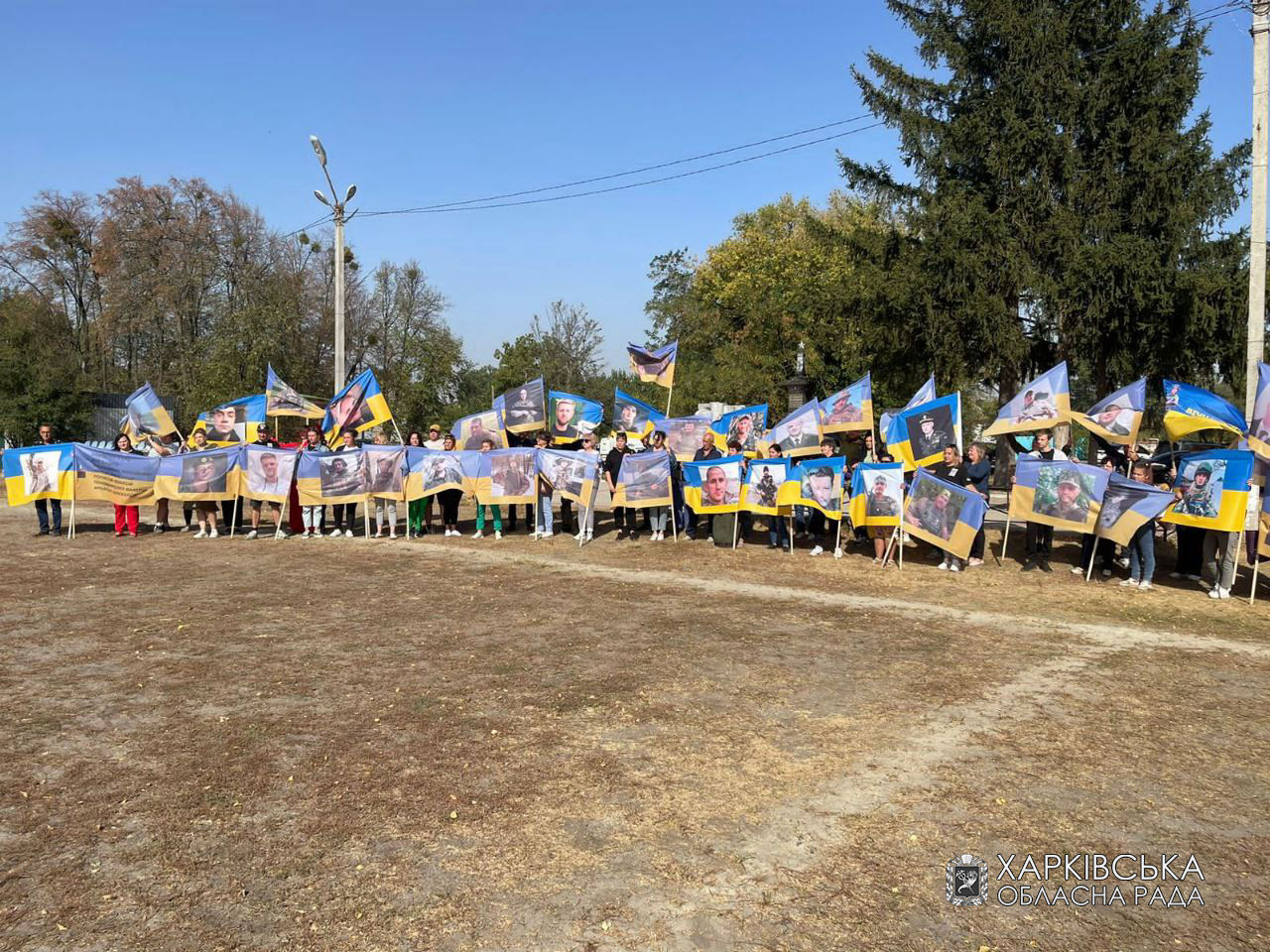 В Безлюдівській громаді відбувся патріотичний автопробіг присвячений загиблим Захисникам та Захисницям України