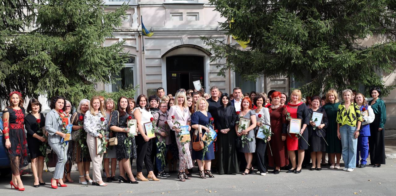 В Зміївській громаді привітали освітян з професійним святом