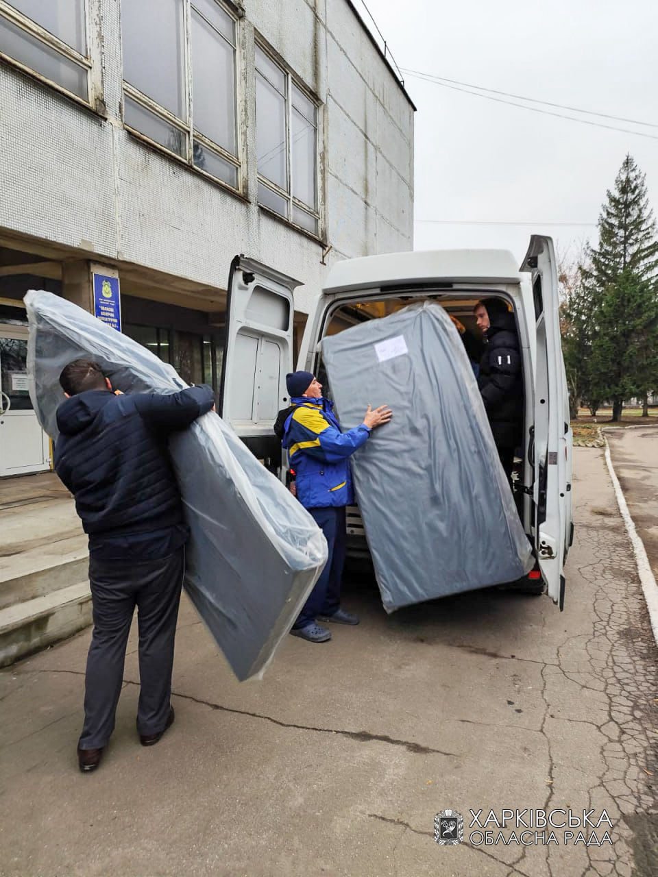 Польські партнери надали гуманітарну допомогу обласному медичному закладу та комунальним службам Лозівської громади