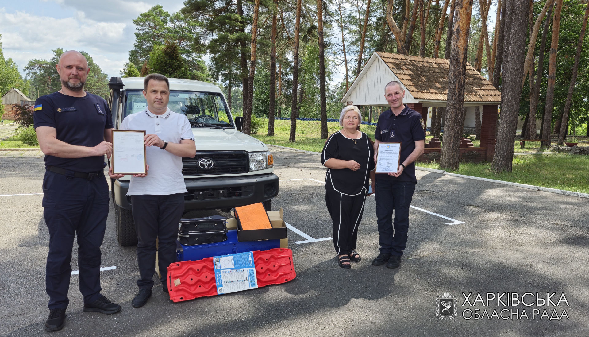 Фахівцям ДСНС Харківщини передали авто від французьких партнерів
