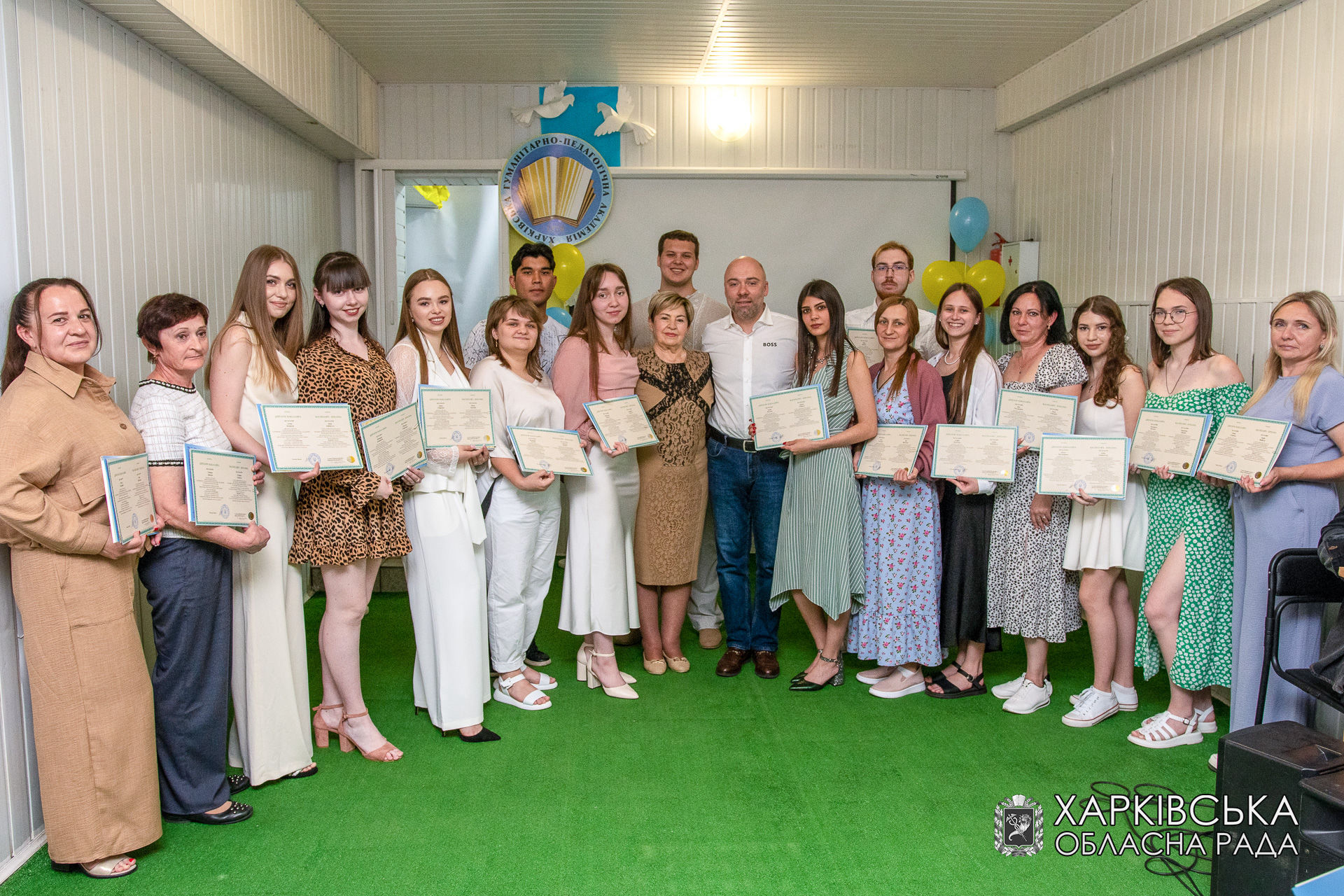 Випускникам Харківської гуманітарно-педагогічної академії урочисто вручили дипломи