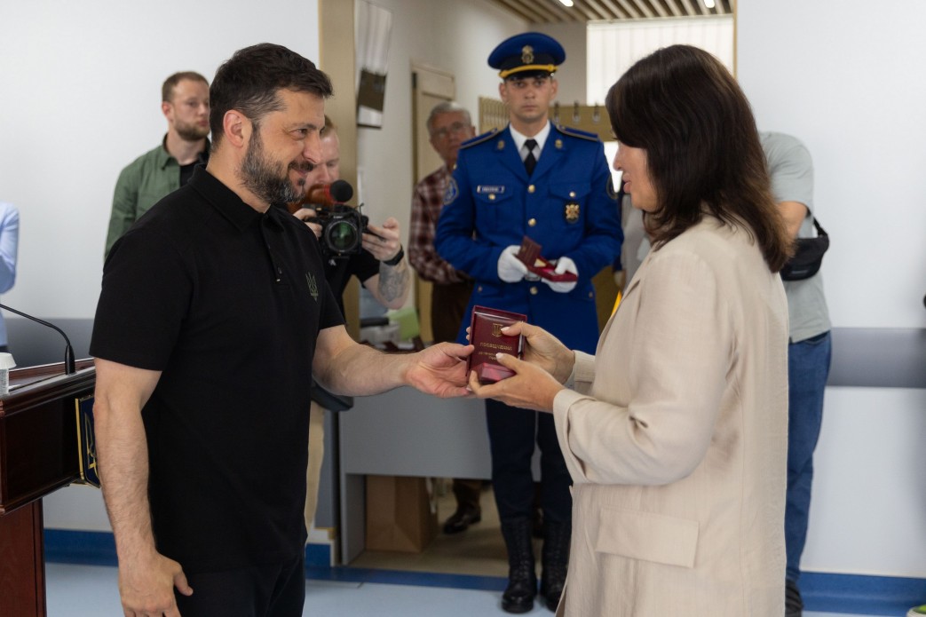 Працівники Комунальних некомерційних підприємств  Харківської обласної ради отримали державні  нагороди від Президента України під час зустрічі з бойовими та цивільними медиками 
