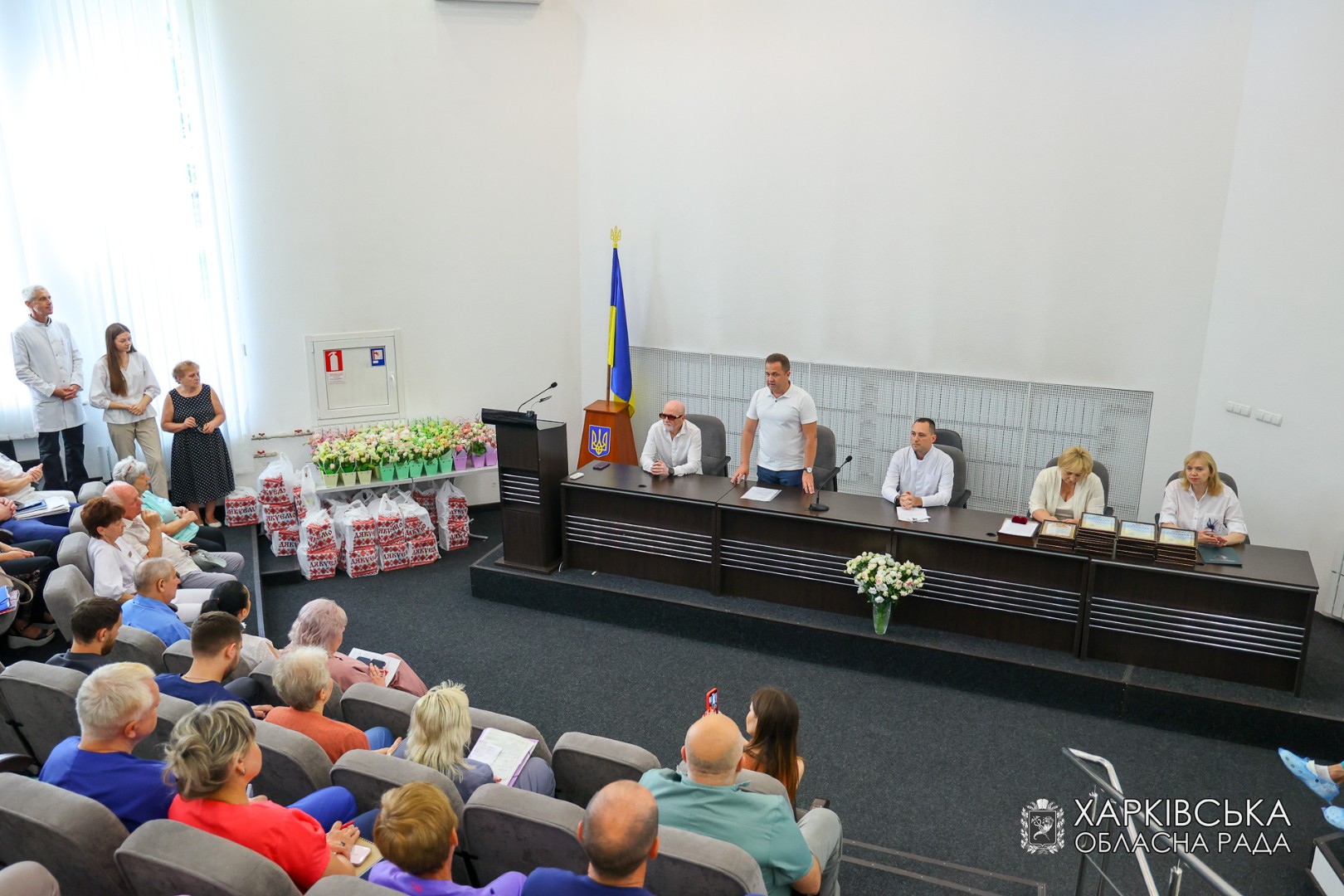 Ті, хто тримає життя на своїх плечах: медики Харківщини отримали відзнаки до професійного свята