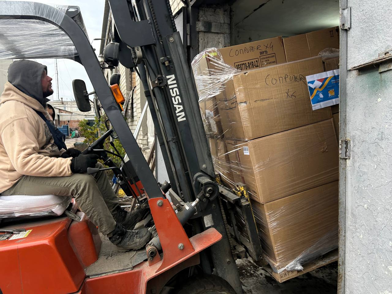 Харківщина отримала велику партію ліків та сонячних панелей від французьких партнерів