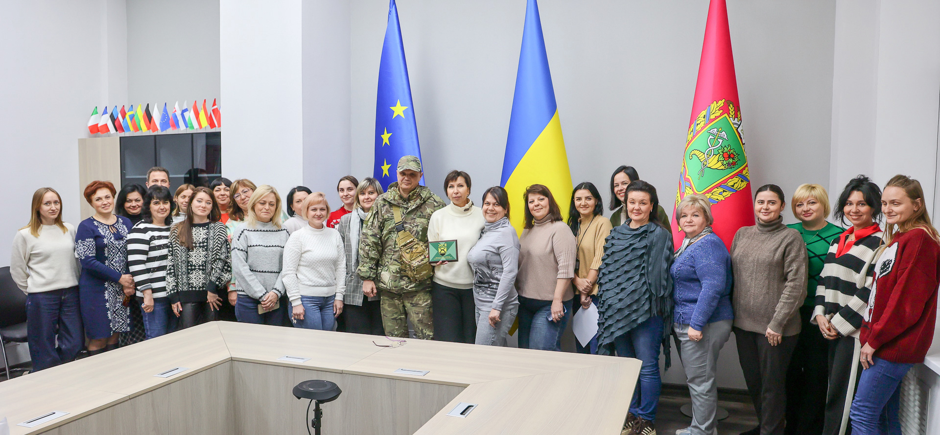 Колектив Харківської обласної ради відзначили бійці 92-ї ОШБр за постійну підтримку