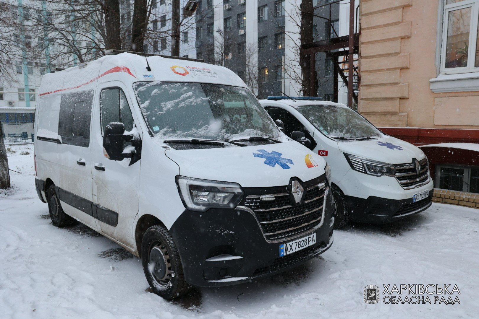 Центр екстреної медичної допомоги та медицини катастроф отримав автомобілі швидкої допомоги від французьких партнерів