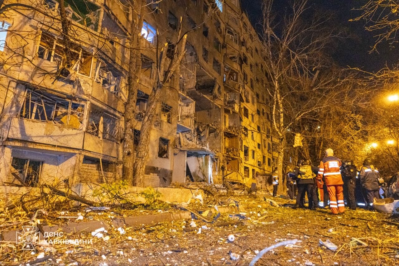 У Харкові внаслідок російського удару по багатоповерхівці постраждали 25 людей, серед них дев’ятеро дітей